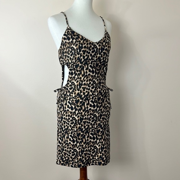 Forever 21 Dresses & Skirts - Cut out animal print dress